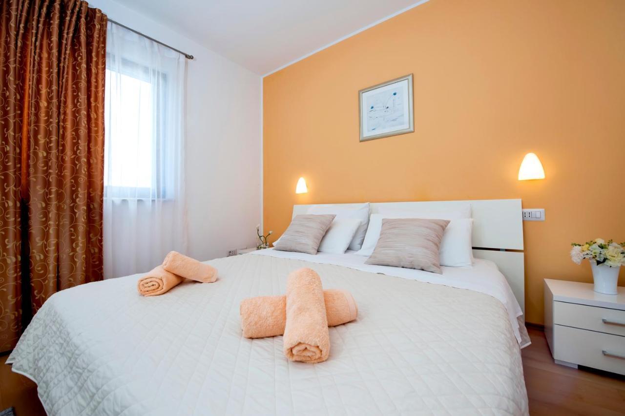 Apartments And Rooms Camaiore Rovinj Ngoại thất bức ảnh