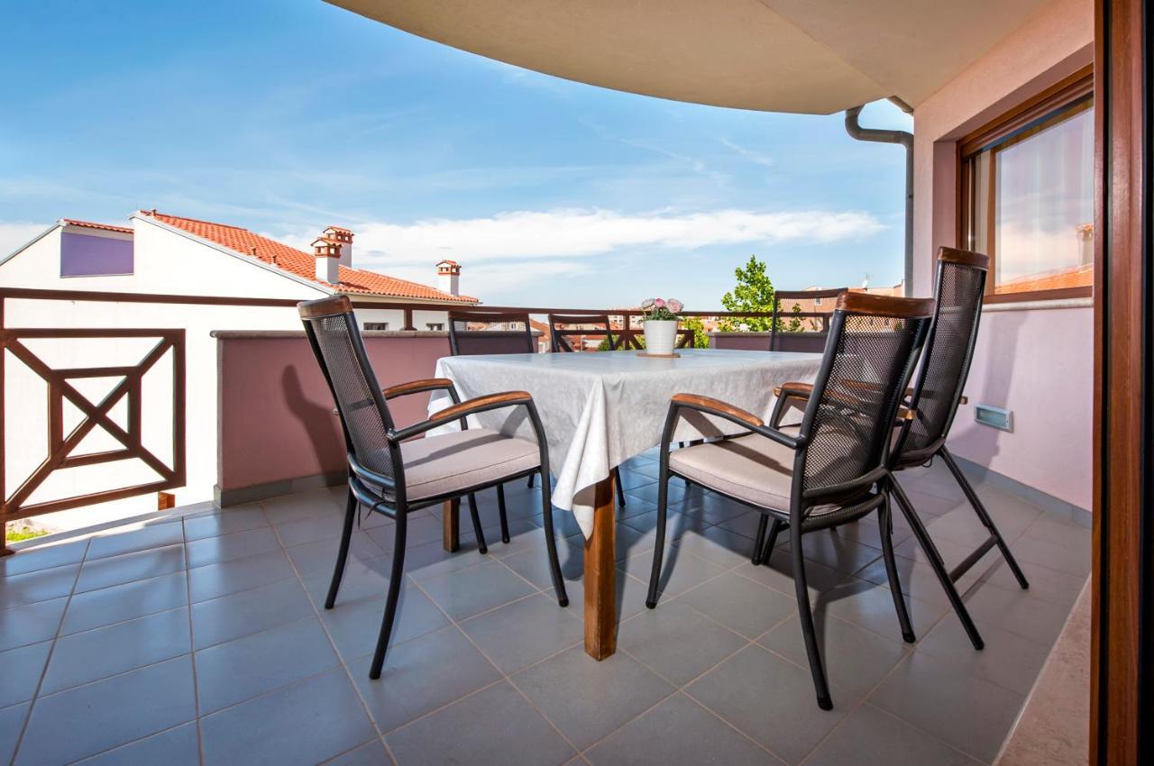 Apartments And Rooms Camaiore Rovinj Ngoại thất bức ảnh
