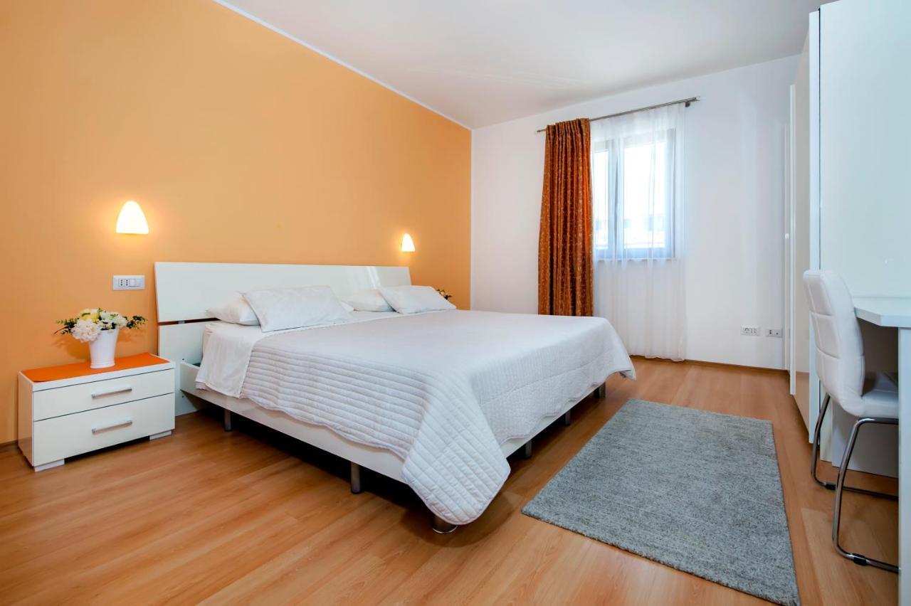 Apartments And Rooms Camaiore Rovinj Ngoại thất bức ảnh