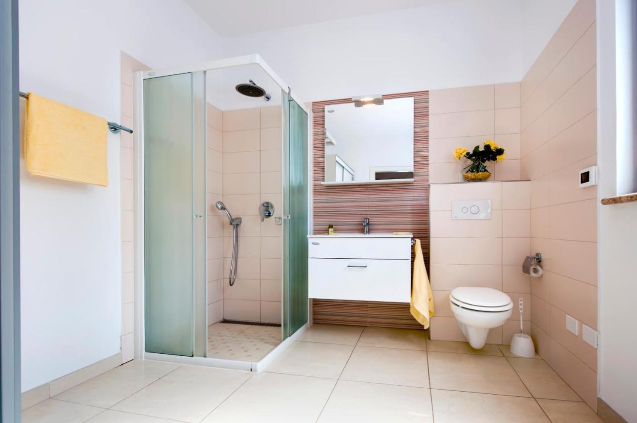 Apartments And Rooms Camaiore Rovinj Ngoại thất bức ảnh