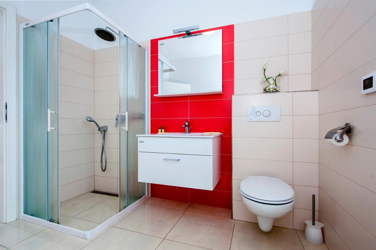 Apartments And Rooms Camaiore Rovinj Ngoại thất bức ảnh