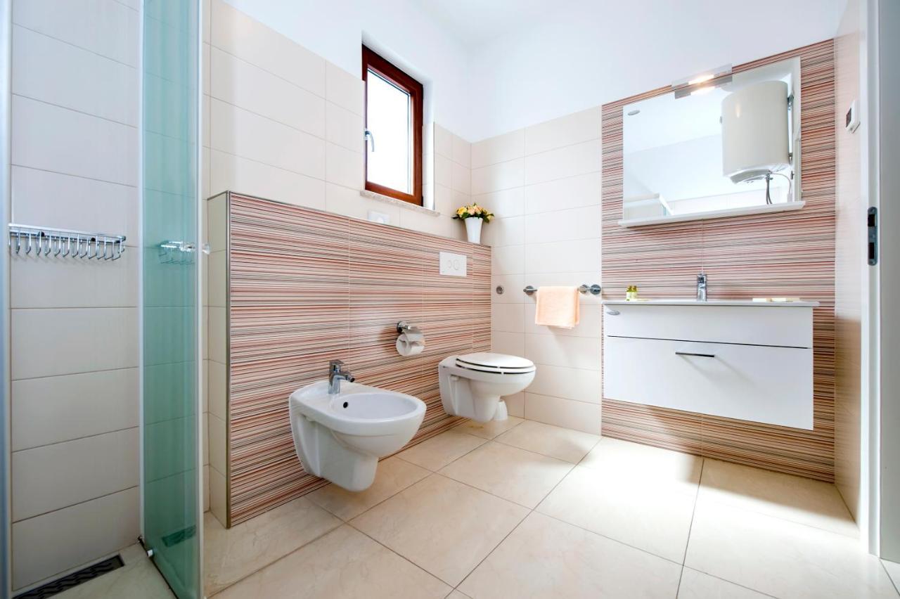 Apartments And Rooms Camaiore Rovinj Ngoại thất bức ảnh