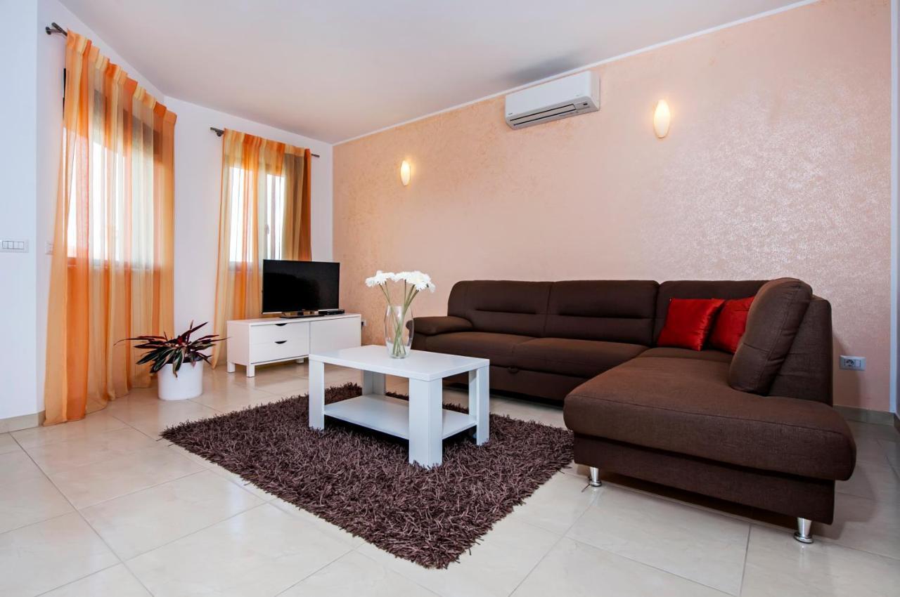 Apartments And Rooms Camaiore Rovinj Ngoại thất bức ảnh