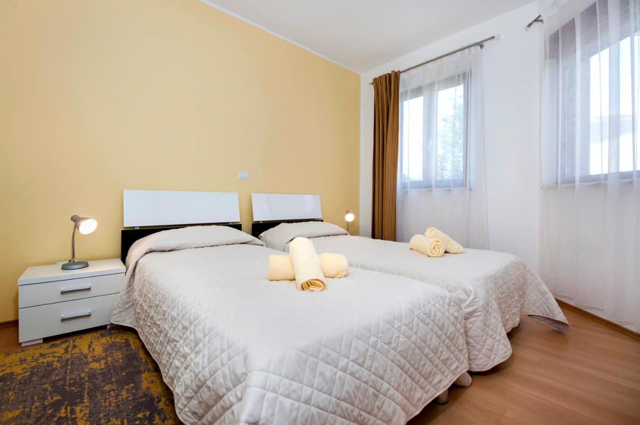 Apartments And Rooms Camaiore Rovinj Ngoại thất bức ảnh