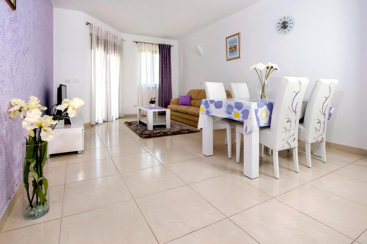 Apartments And Rooms Camaiore Rovinj Ngoại thất bức ảnh