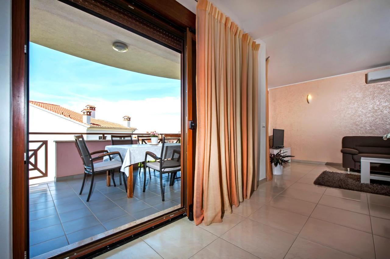 Apartments And Rooms Camaiore Rovinj Ngoại thất bức ảnh
